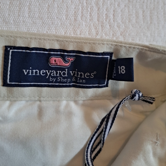 Vineyard Vines boys size 18 Lacrosse embroidered shorts, 1 tiny spot, NWT - Picture 5 of 7